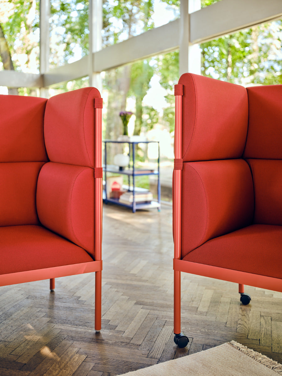 Moderner Sessel Stilt SISH1 mit ergonomischer hoher Rückenlehne, ideal für stilvolle Wohnräume und gemütliche Entspannung.