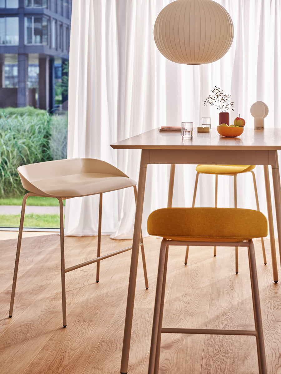 Stylischer Outdoor-Barhocker TE01HF von MDD, gepolstert für optimalen Komfort und ideal für entspannte Stunden im Freien.