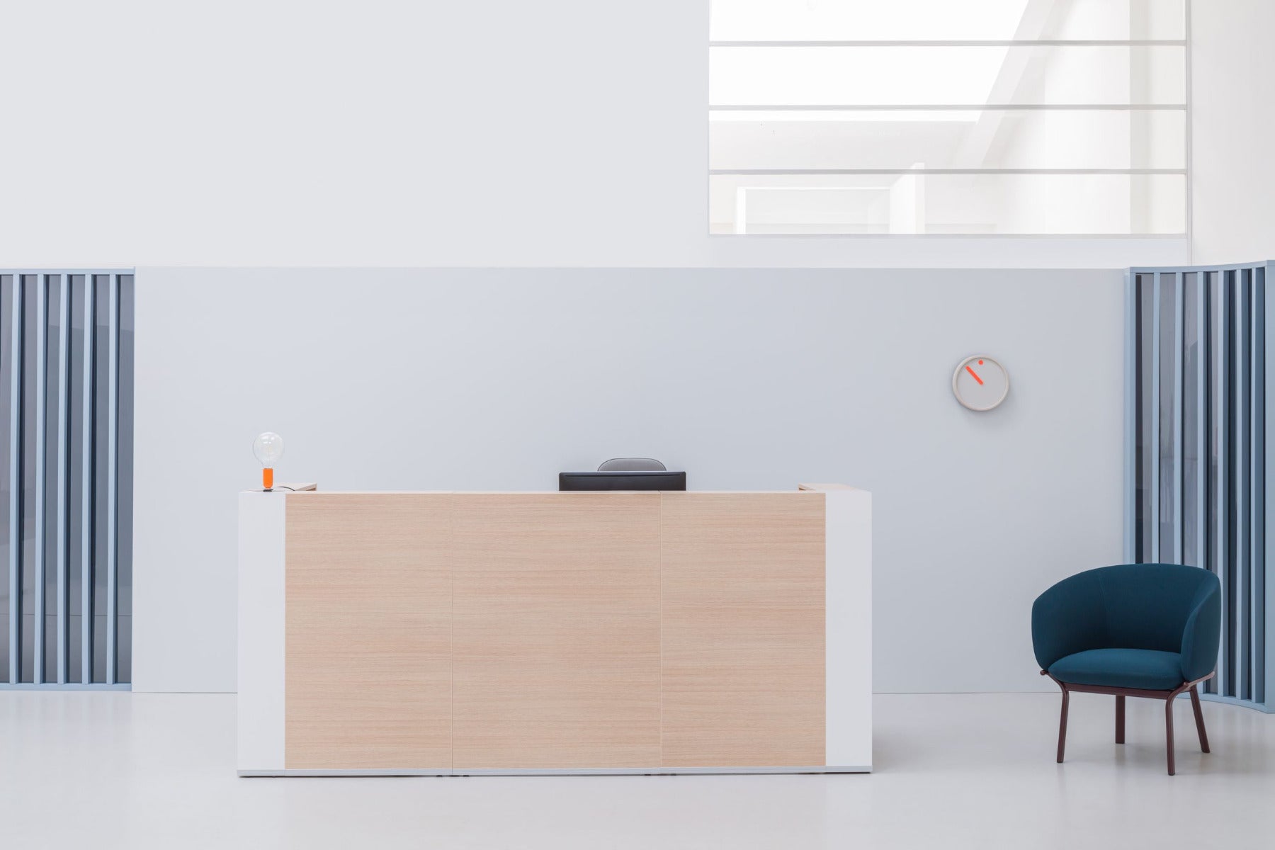 Modularer Empfangstresen Tera TRA122 von Mdd, ideal für moderne Arbeitsumgebungen, bietet elegante Gestaltung und flexible Nutzungsmöglichkeiten.