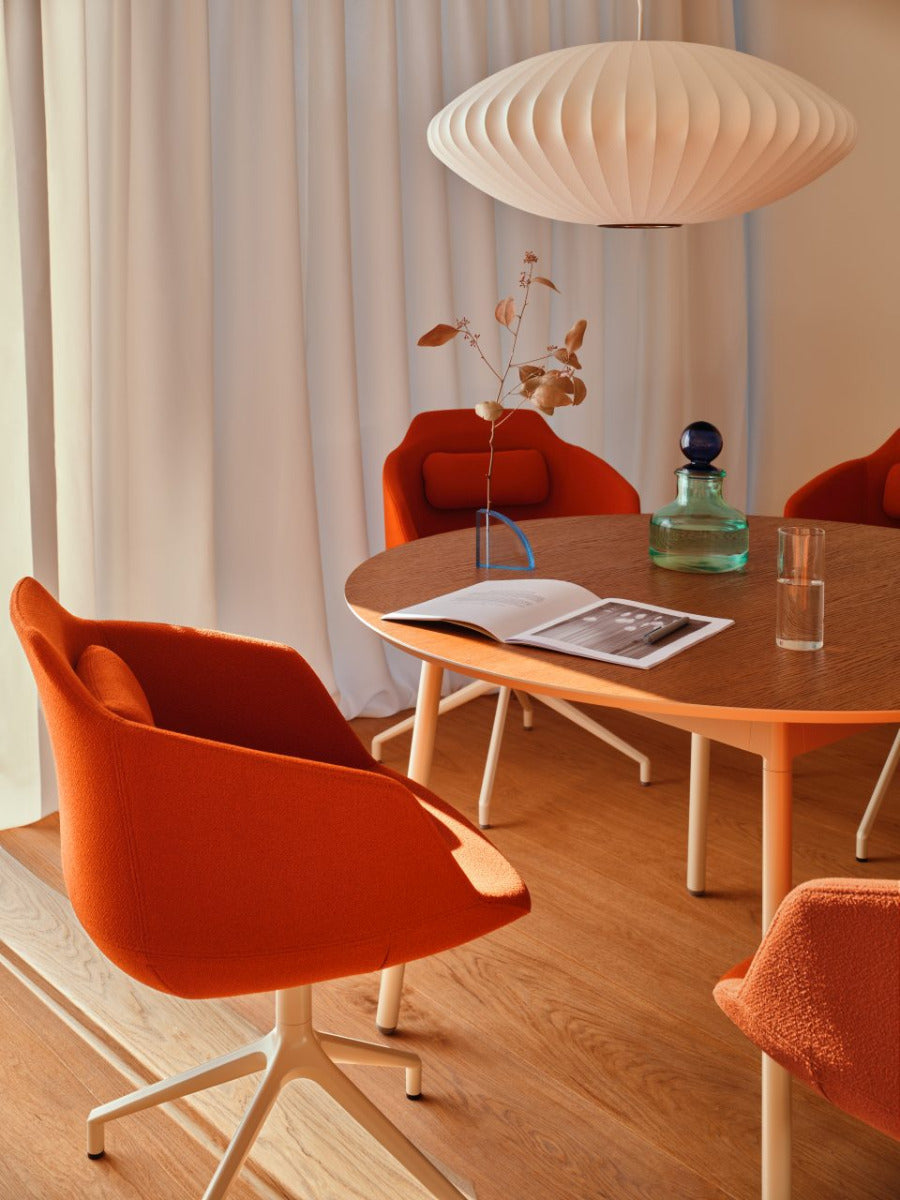 Eleganter Drehstuhl Ultra UFP19K von MDD, ideal für moderne Büros, bietet Komfort und Funktionalität mit einer ansprechenden Drehbasis.