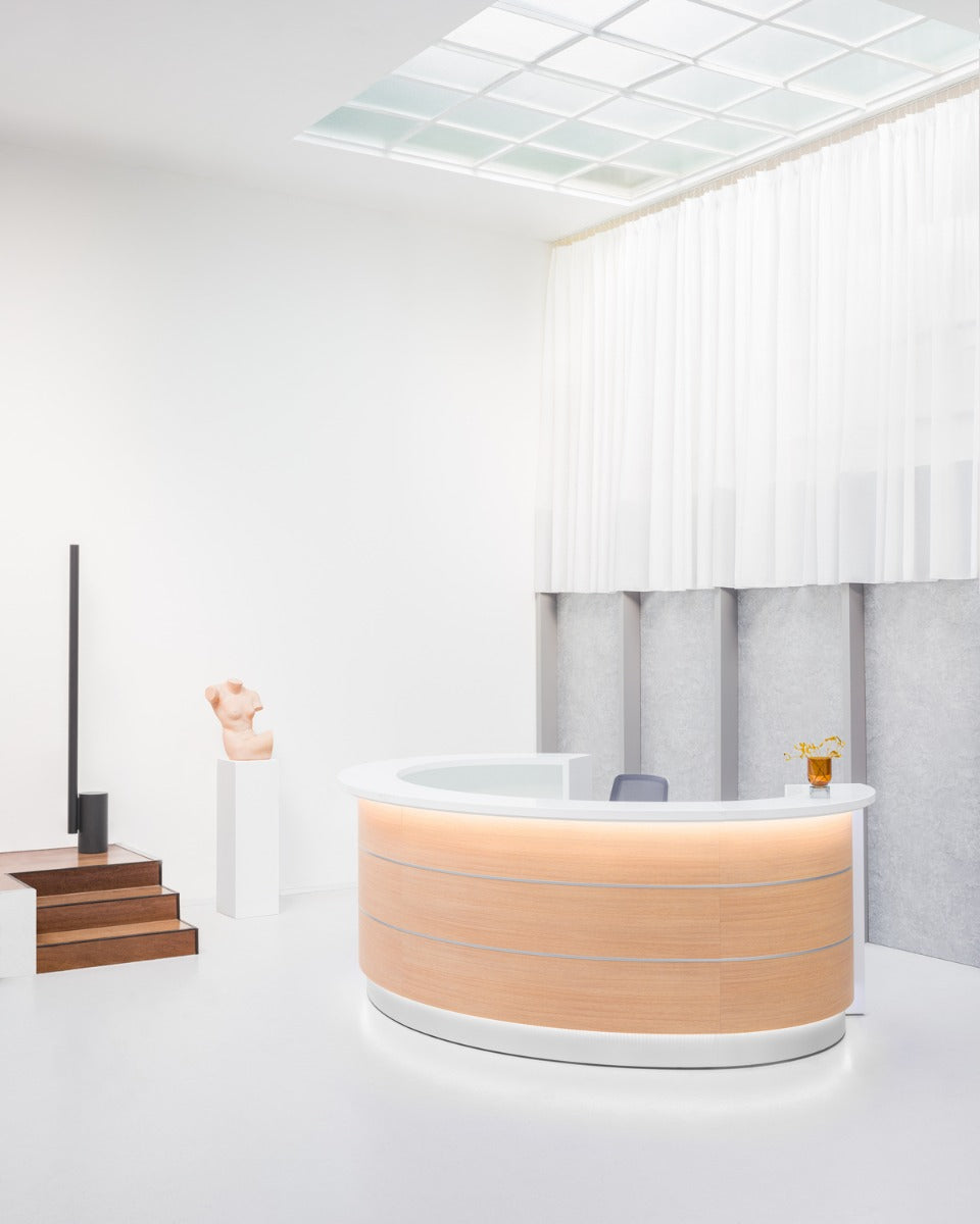 Elegante Empfangstheke Valde LAV13L von Mdd, ideal für moderne Büros, vereint Design und Flexibilität für individuelle Raumlösungen.