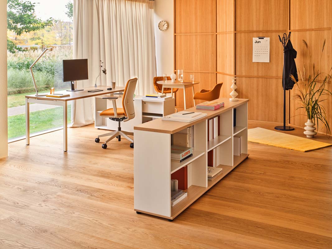 Modernes Standregal A5902 von Mdd, aus hochwertigem Holz, ideal zur stilvollen Aufbewahrung und Präsentation Ihrer persönlichen Gegenstände.