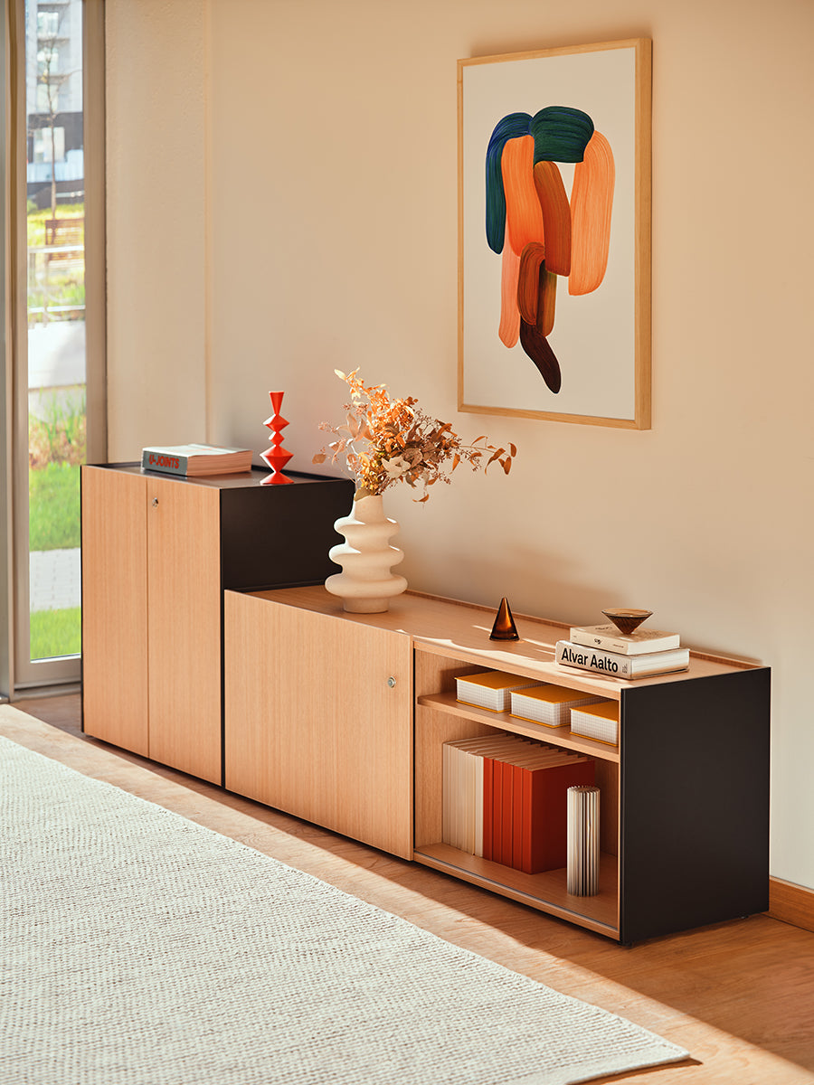 Moderner Viga V24 Büroschrank von MDD in ansprechender Holzoptik, perfekt für eine aufgeräumte und stilvolle Büroumgebung.