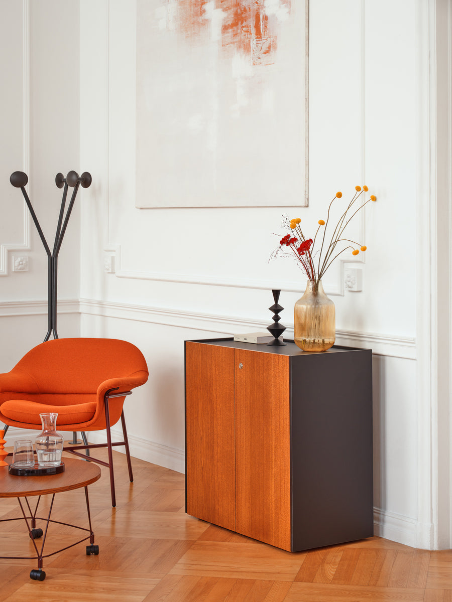 Eleganter Viga V24 Büroschrank von MDD, ideal für eine funktionale und ästhetische Bürogestaltung in natürlicher Holzoptik.