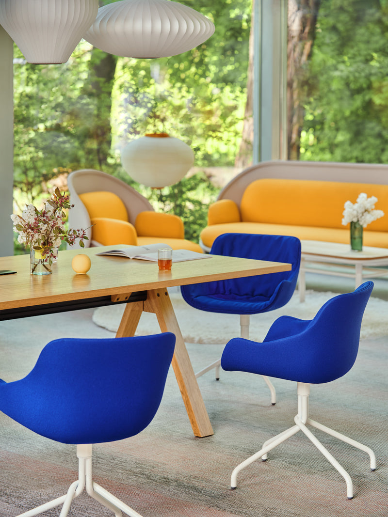 Moderner Viga V240SM Esstisch aus edlem Dunkelholz, rechteckig, perfekt für gemütliche Esszimmer und gesellige Zusammenkünfte.