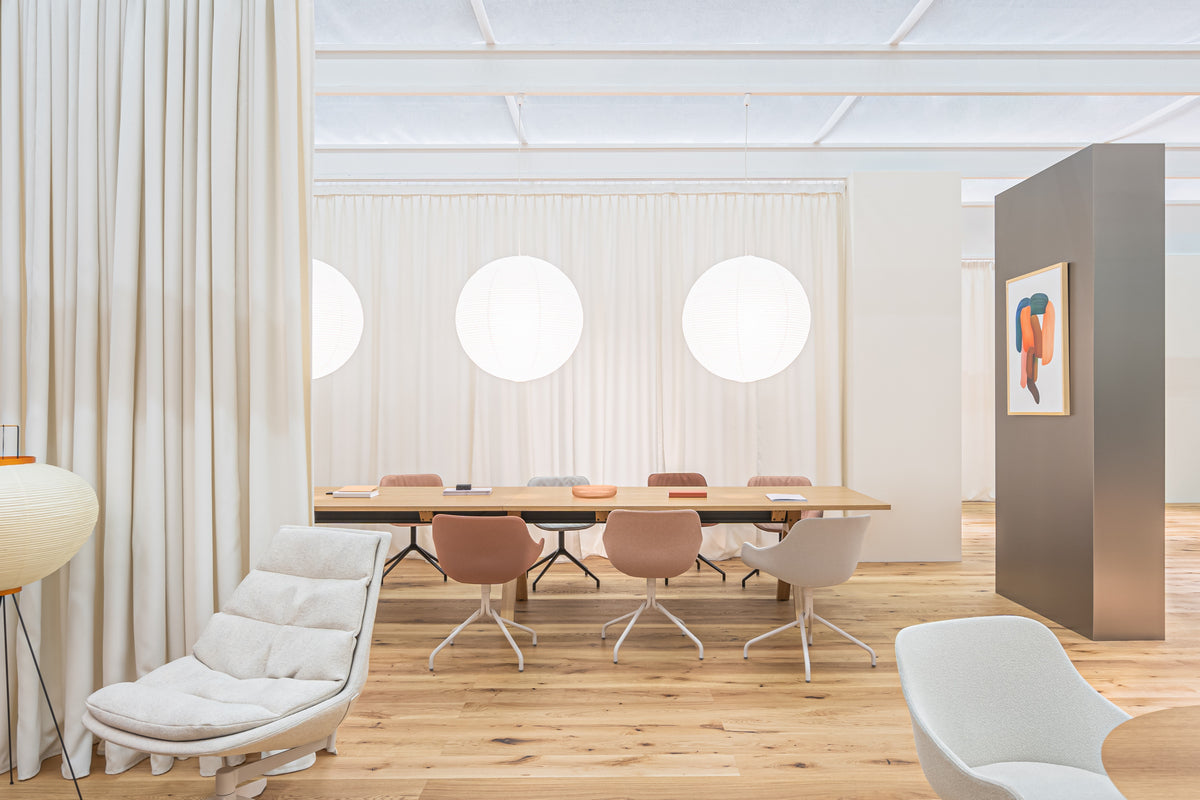 Moderner Viga V240S Esstisch aus hochwertigem Holz, ideal für gesellige Mahlzeiten und stilvolle Einrichtung. Ein Blickfang für jedes Esszimmer.