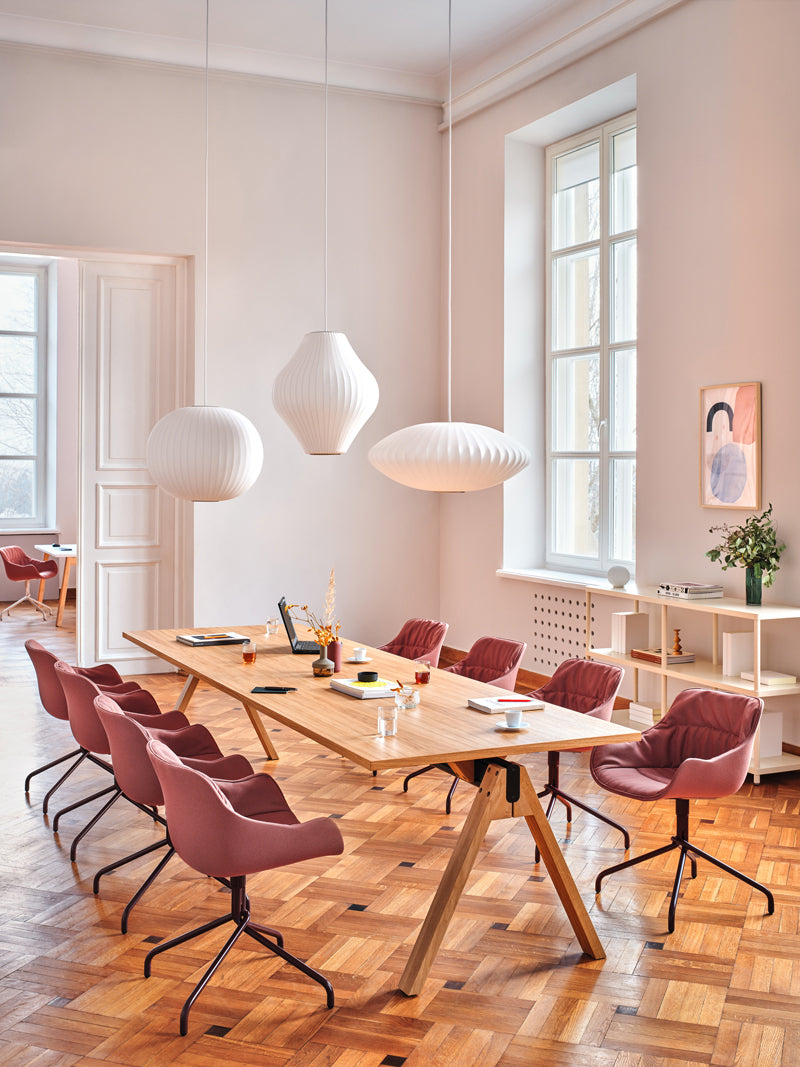 Moderner Viga V16E4 Schreibtisch mit klaren Linien und hochwertiger Verarbeitung, perfekt für ein inspirierendes Arbeitsumfeld.