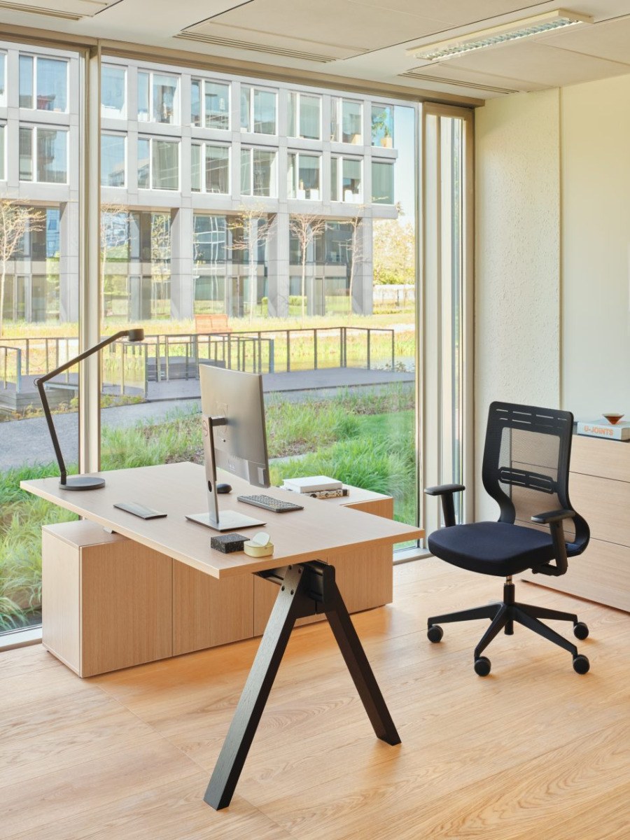 Viga V203LM - Schreibtisch mit Managerschrank in Dunkle Walnuss präsentiert im Onlineshop von KAQTU Design AG. Schreibtisch ist von Mdd