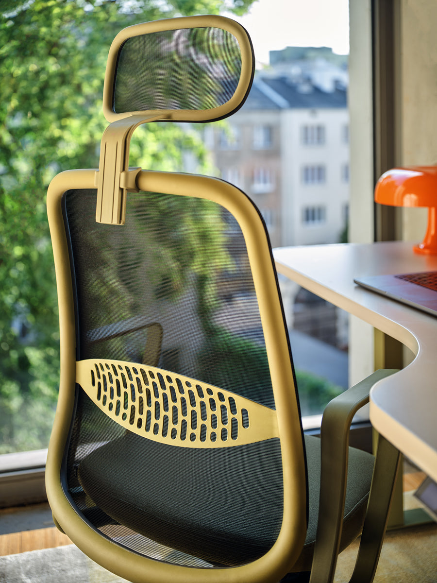 Moderner Astro ASR01 Bürostuhl von Mdd, der durch sein ansprechendes Design und ergonomische Form überzeugt, perfekt für stilvolle Arbeitsplätze.