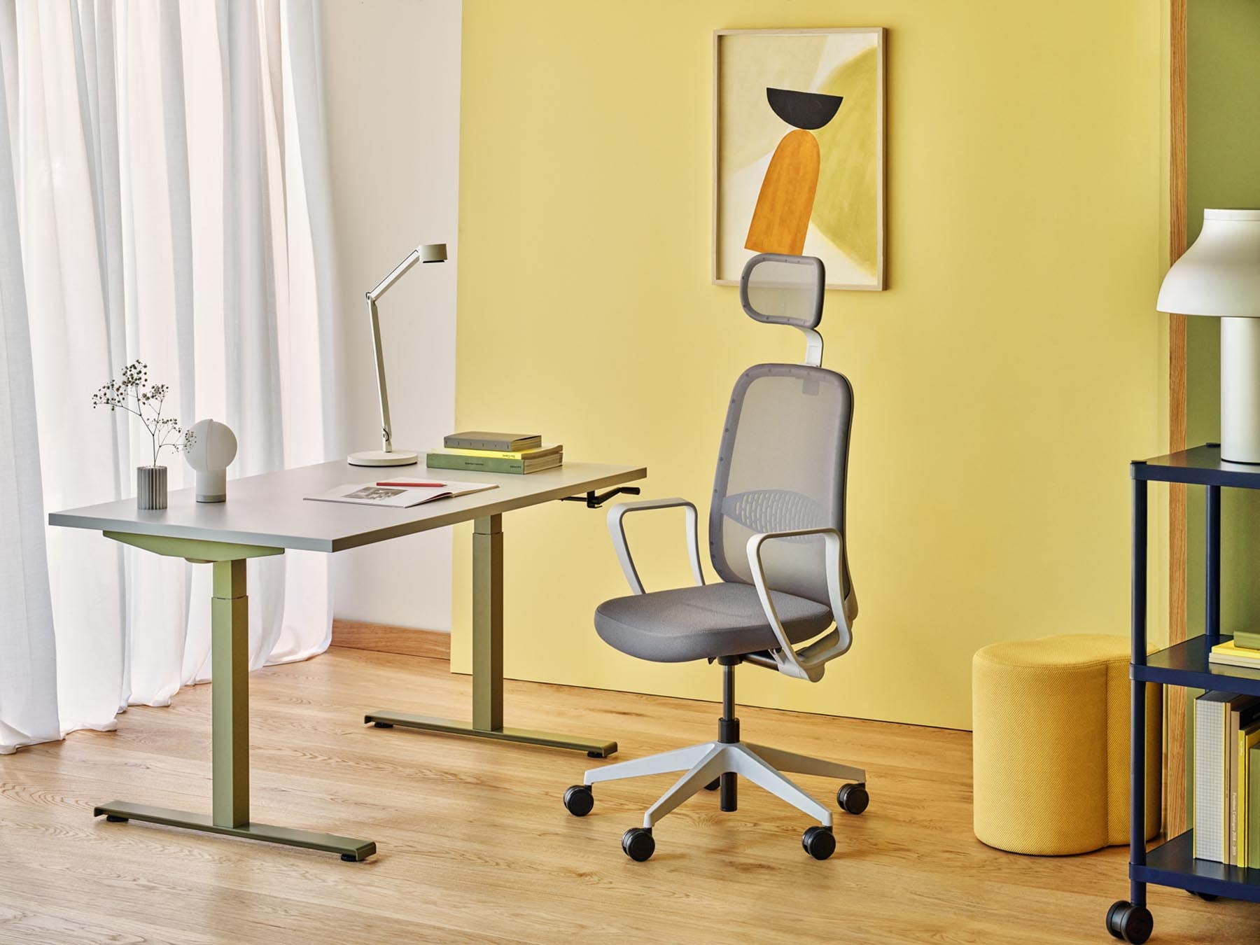 Eleganter Astro ASR01 Bürostuhl von Mdd, ideal für komfortables Arbeiten und modernes Büroumfeld, vereint Funktionalität und Design.