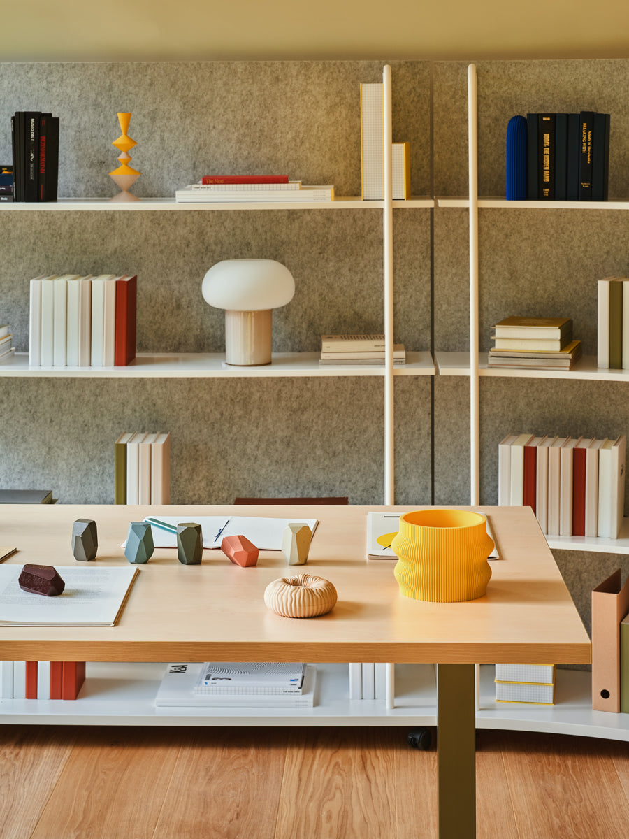 Elegantes Tanca TC01 Standregal von Mdd, perfekt für die ansprechende Aufbewahrung und Präsentation von Wohnaccessoires und Büchern.