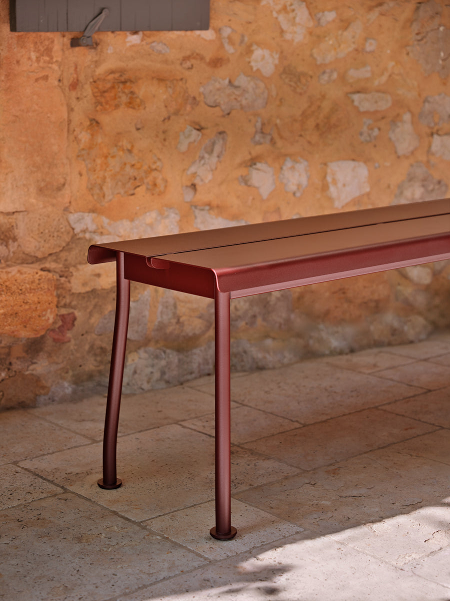 Elegante Flaner FLR03 Gartenbank in stilvollem Grau, perfekt für entspannte Stunden im Freien und zur Verschönerung Ihres Außenbereichs.