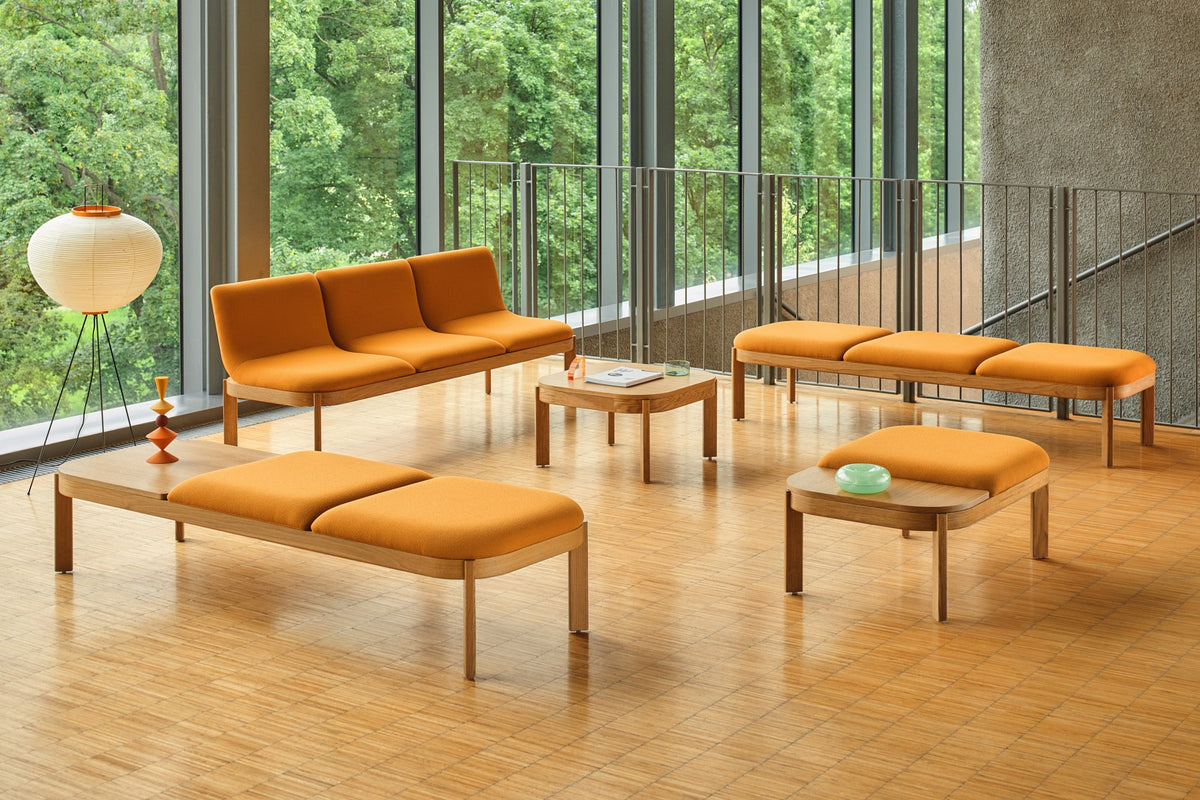 Beistelltisch Ramp von Mdd mit Tischplatte aus Eiche-Natur-Furnier, Holzgestell im 60x30mm Profil und Kunststofffüssen mit Filzgleitern.