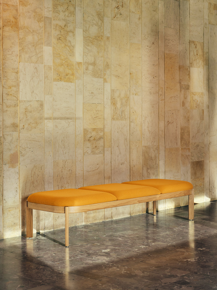 Elegante MDD Ramp RMP322 Sitzbank, perfekt für kreative Büros, bietet stilvollen Komfort und fördert die Zusammenarbeit in modernen Arbeitsräumen.