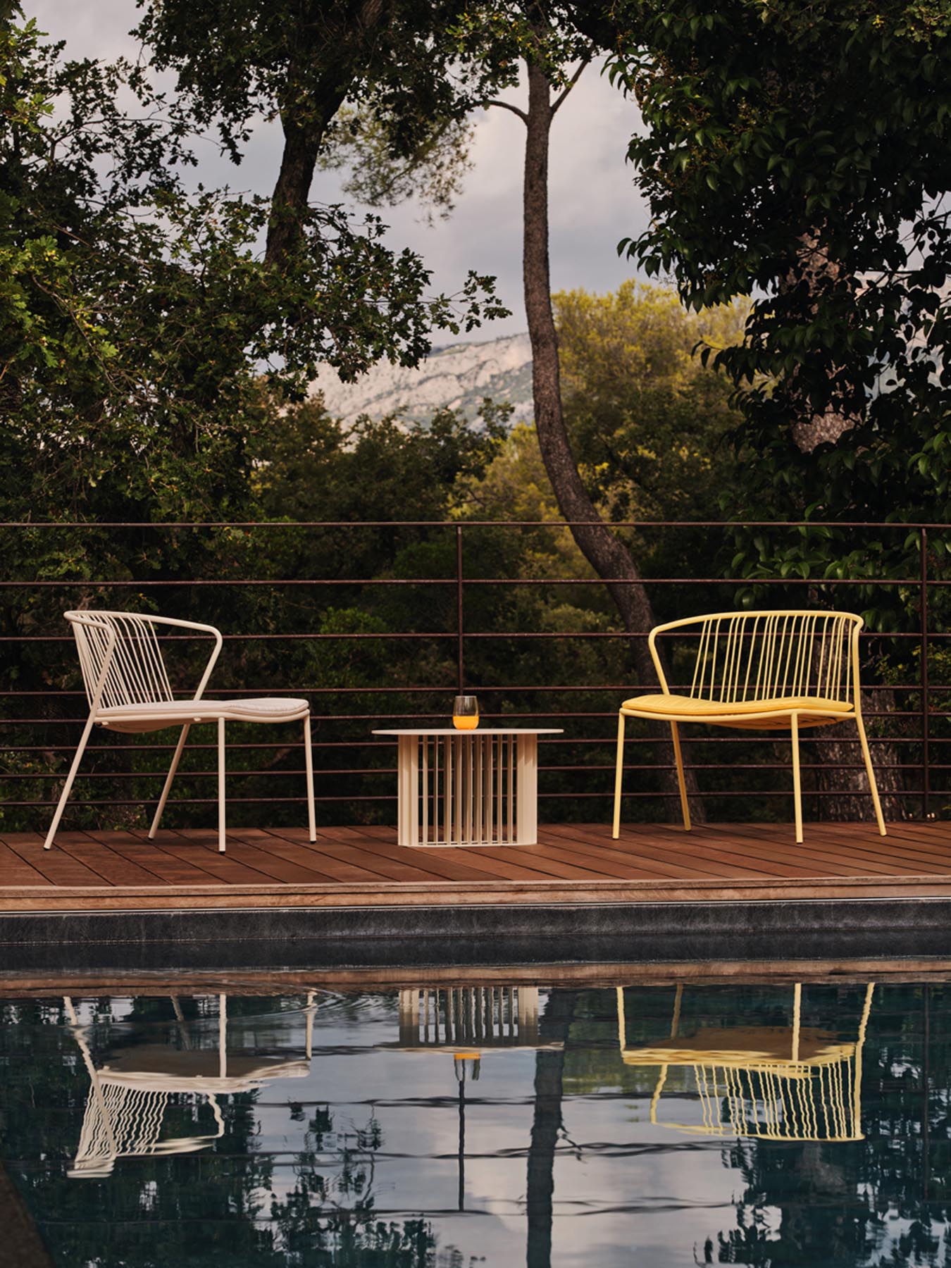 Stylischer Bris BRS07 Outdoor-Sessel von Mdd, perfekt für Garten und Terrasse, vereint Komfort und modernes Design für entspannte Momente.