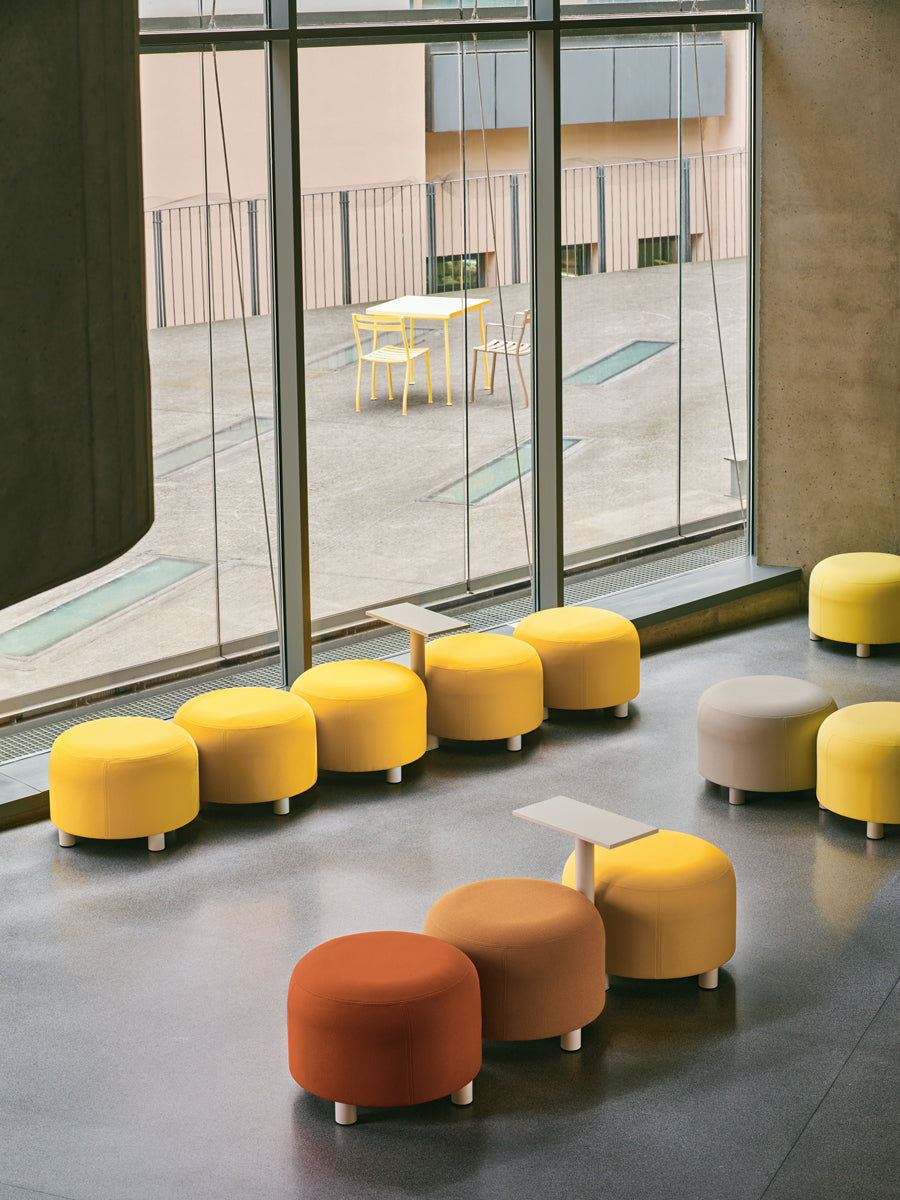 Modularer Dots DTSU08 Pouf von MDD, perfekt für flexible Raumkonzepte und stilvolle Sitzmöglichkeiten in modernen Wohnräumen.
