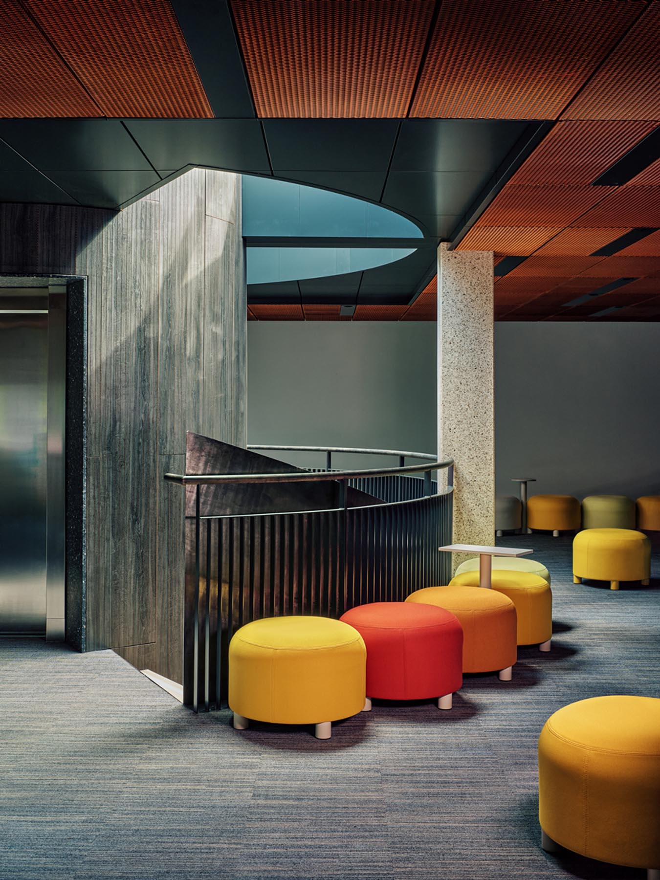 Modulares Pouf-System Dots DTSU11 von MDD in modernem Grau, perfekt für flexible Sitzmöglichkeiten und ansprechende Inneneinrichtungen.