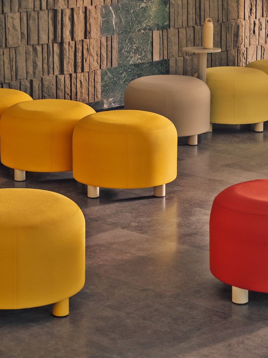 Stylisches, modulares Pouf-System Dots DTSU11 von MDD in elegantem Grau, ideal für kreative Raumgestaltungen und vielseitige Sitzlösungen.