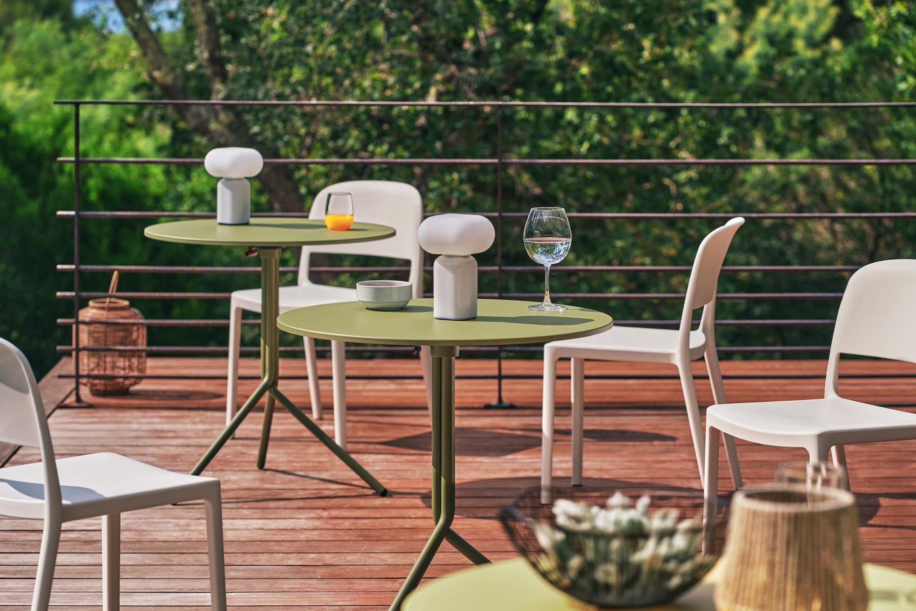 Eleganter Blendy BND01 Gartenstuhl von Mdd, perfekt für entspannte Stunden im Freien, vereint Funktionalität und modernes Flair.