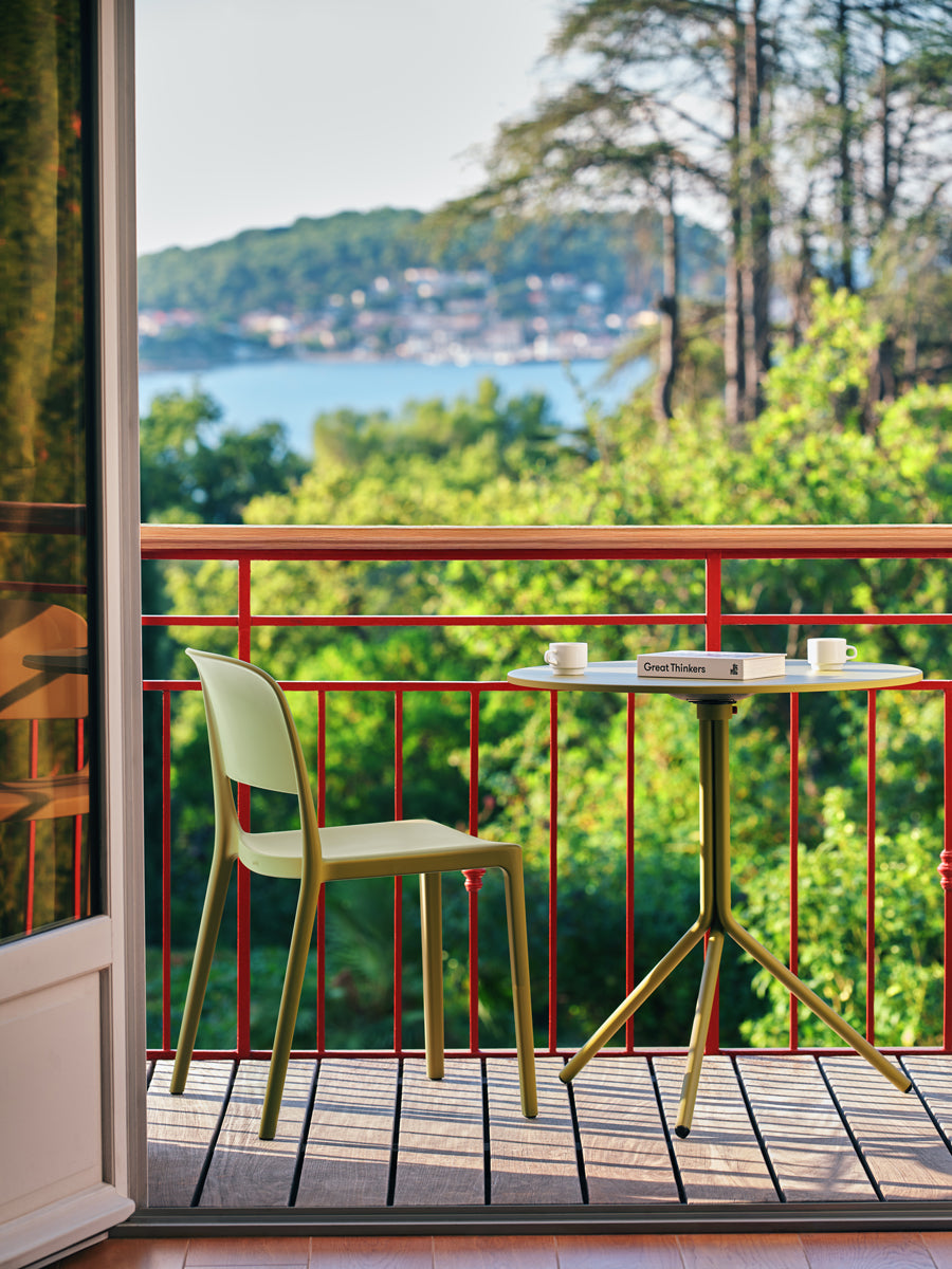 Eleganter Blendy BND01 Gartenstuhl von Mdd, perfekt für entspannte Stunden im Freien, vereint Funktionalität und modernes Flair.