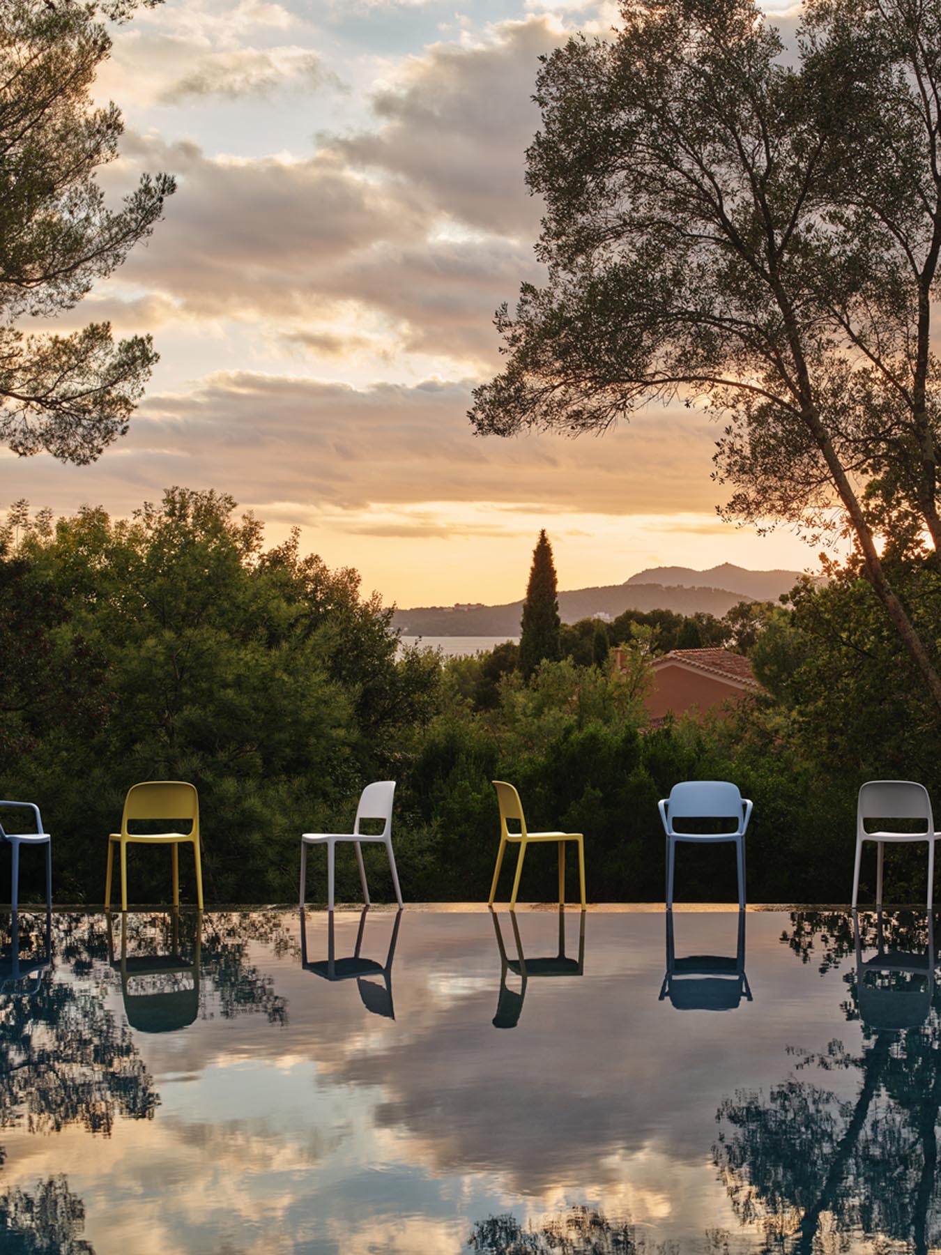 Moderner Blendy BND01 Gartenstuhl von Mdd, ideal für stilvolle Außenbereiche, bietet Komfort und zeitgemäßes Design für jede Terrasse.