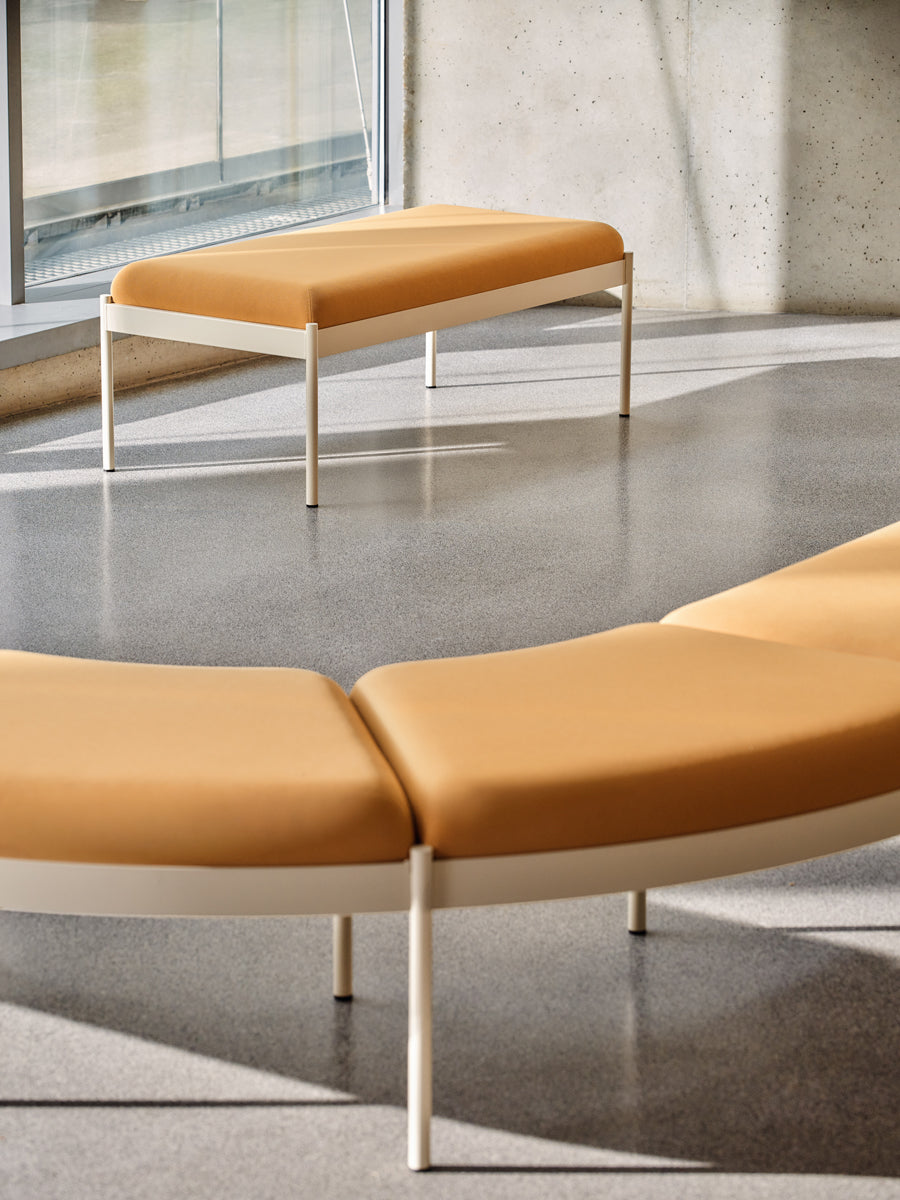 Elegantes, modulares Ecksofa Nora NOR302 von Mdd in Grau, ideal für individuelle Wohnlösungen und stilvolle Einrichtung.