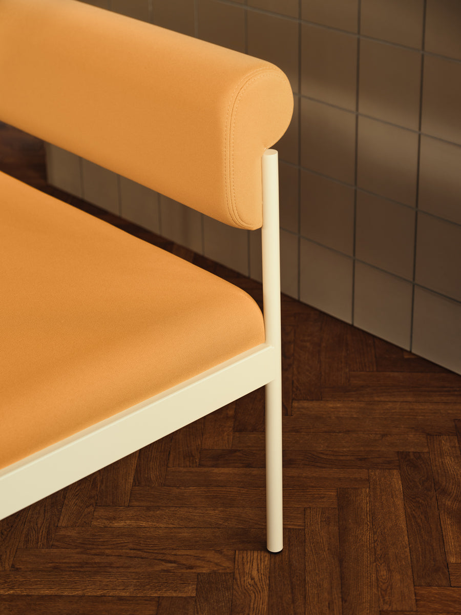 Modernes Ecksofa Nora NOR302 von Mdd, vielseitig einsetzbar und in elegantem Grauton, perfekt für jedes Wohnambiente.