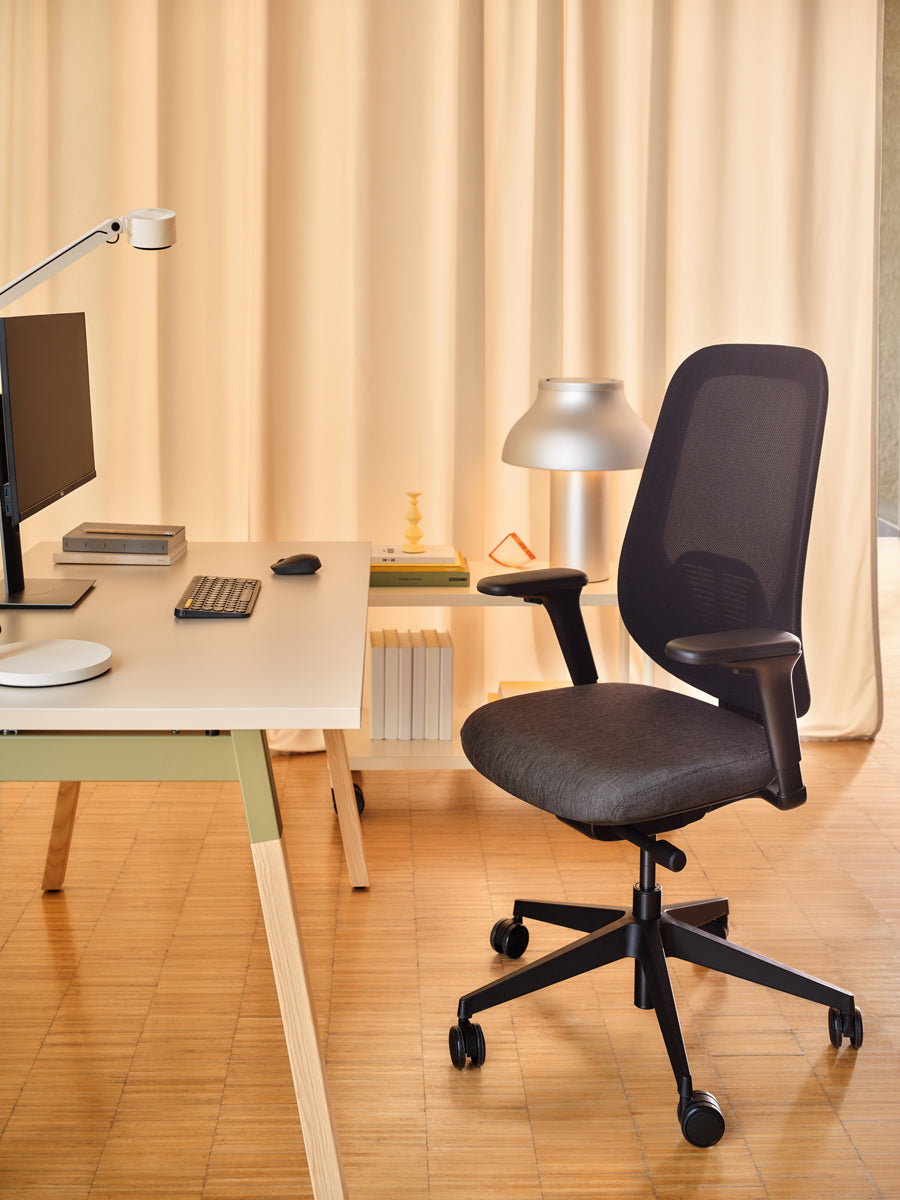 Iris IRS01 Bürostuhl: moderner, stilvoller Bürostuhl mit hochwertigem Netzrücken und ergonomischer Form für besten Sitzkomfort.