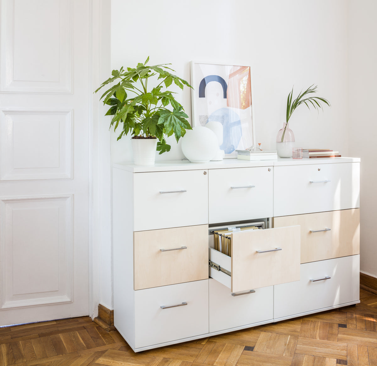 Eleganter Hängeregisterschrank A54D4 von Mdd, ideal für die stilvolle Organisation von Dokumenten und zur Optimierung Ihres Büros.