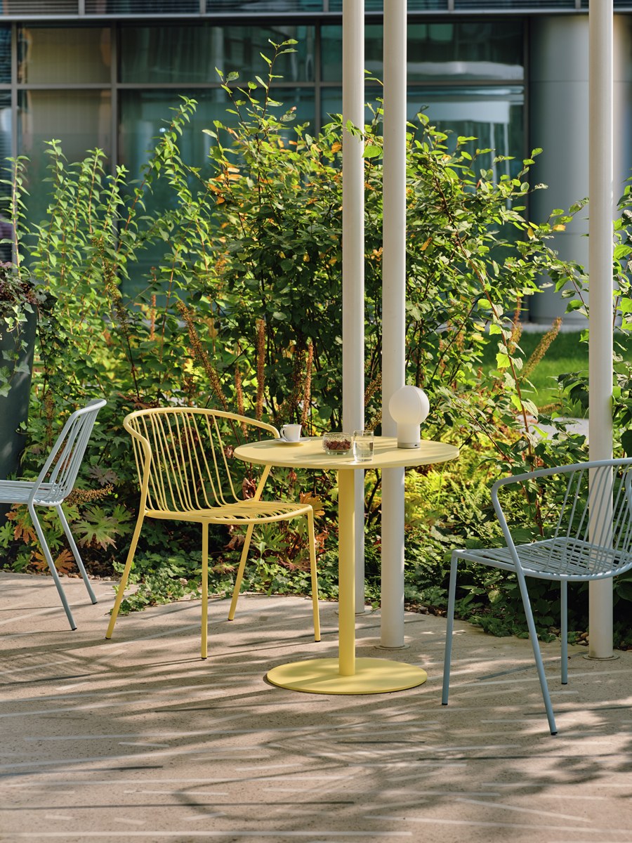 Bolt OST67 - Cafeteriatisch in Gelb präsentiert im Onlineshop von KAQTU Design AG. Gartentisch ist von Mdd