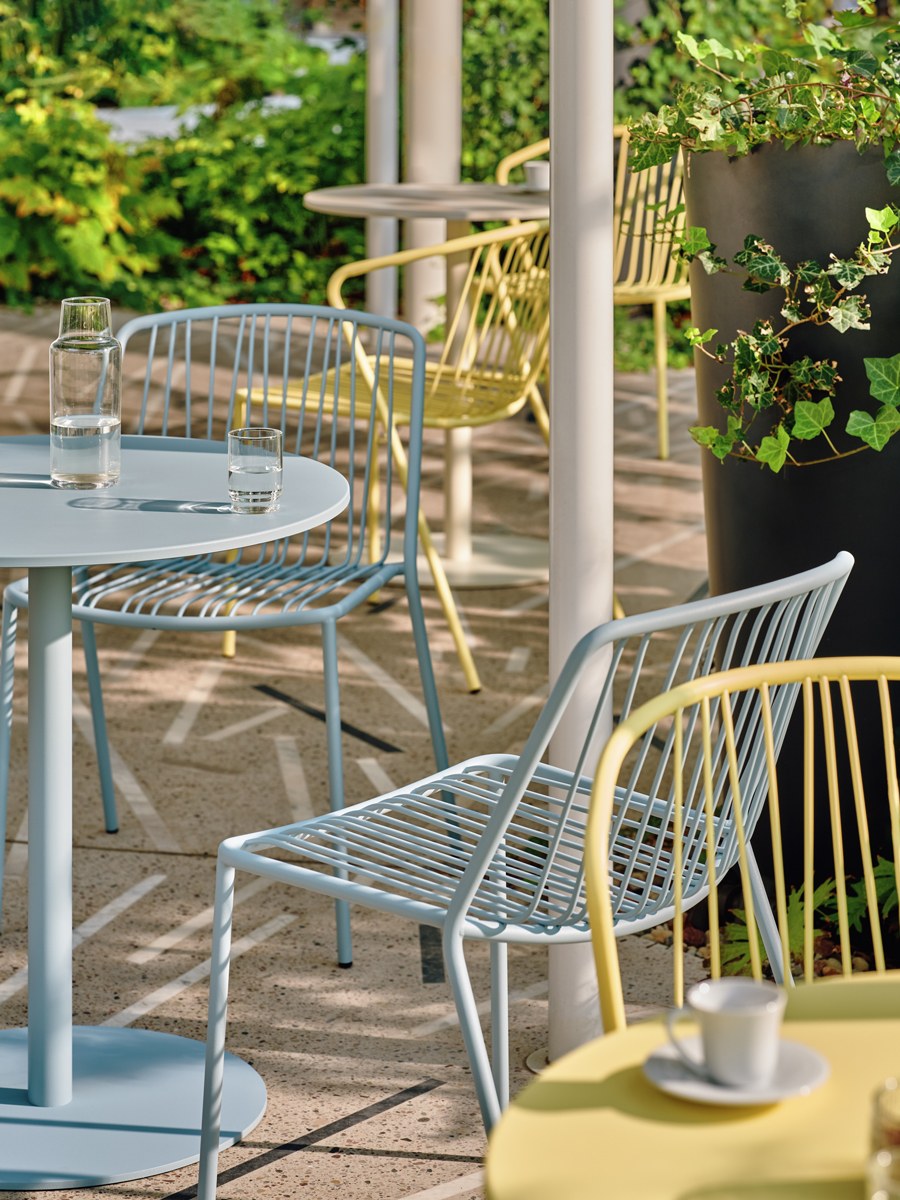 Bolt OST67 - Cafeteriatisch in Gelb präsentiert im Onlineshop von KAQTU Design AG. Gartentisch ist von Mdd