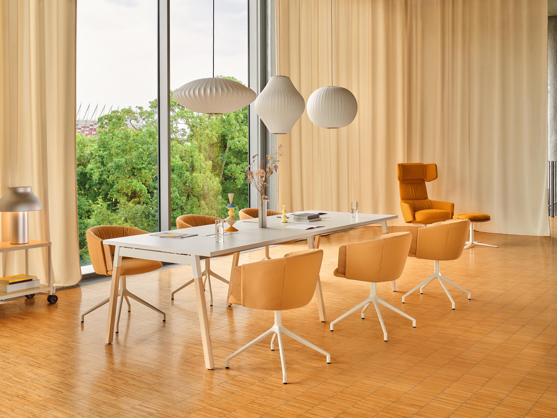 Moderner Mdd Ogi W BOW03 Schreibtisch, der durch sein minimalistisches Design und hochwertige Materialien überzeugt und ideal für produktives Arbeiten ist.