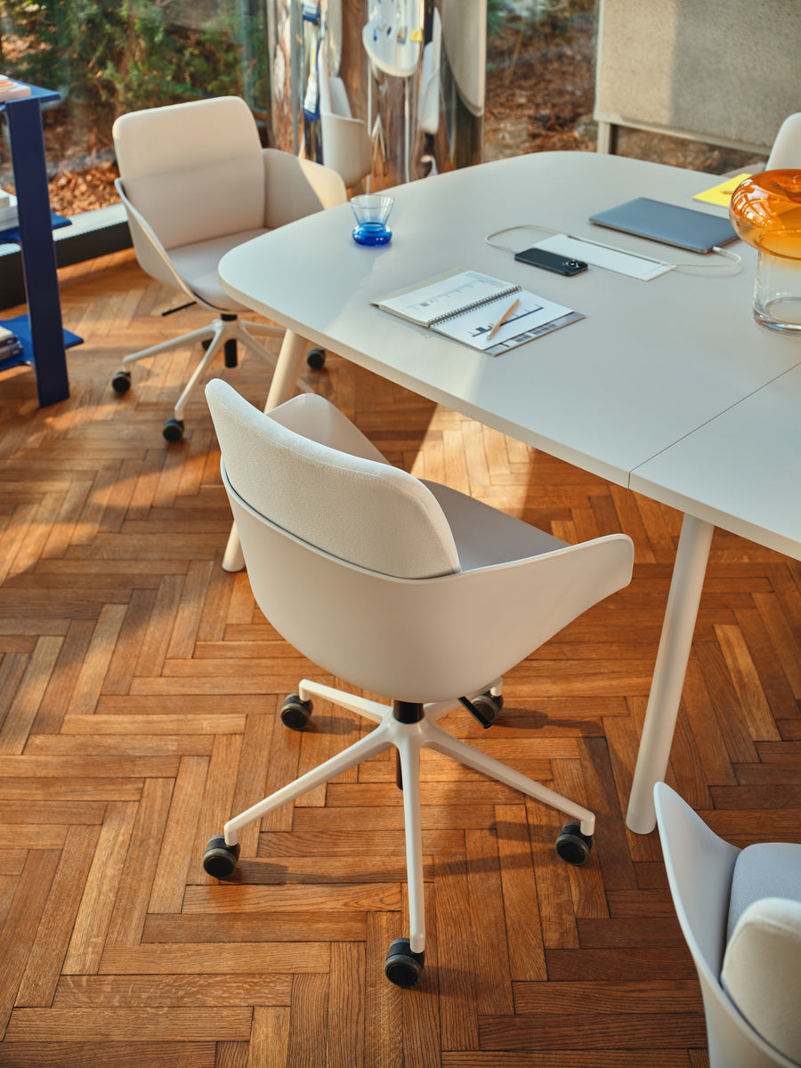 Moderner Esstisch Echo ETF1036R von Mdd, ideal für gemütliche Esszimmer, mit ansprechendem Design und edler Holzverarbeitung.