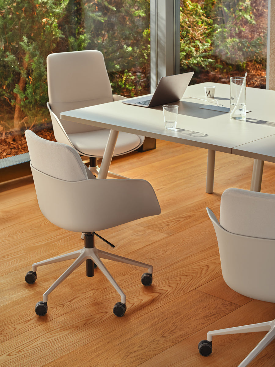 Eleganter Esstisch Echo ETF14RP von MDD: Stilvolle Holzoberfläche und schlichtes Design, ideal für moderne Essbereiche.