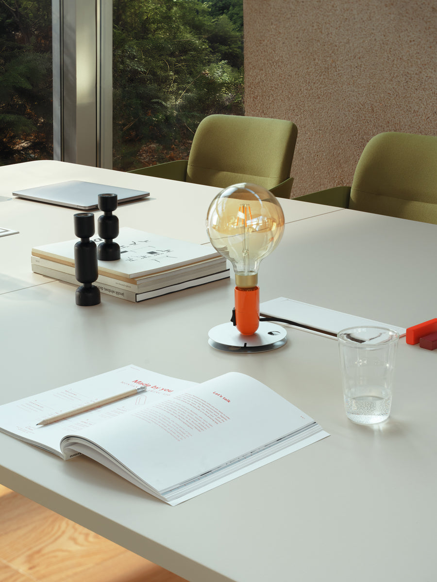 Moderner Esstisch Echo ETF14RP von MDD: Hochwertige Holzoberfläche und minimalistisches Design, perfekt für zeitgemäße Wohnräume.
