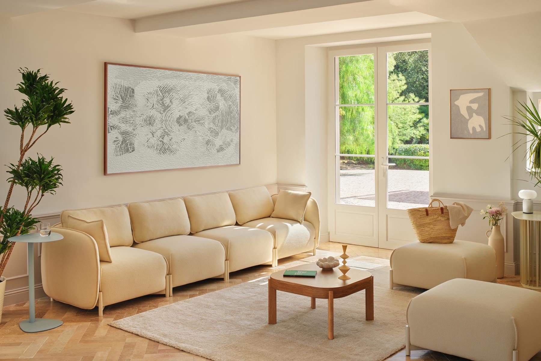 Elegantes Sofa Linka LKS08P in stilvollem Grau, das mit seiner geschwungenen Silhouette und modernen Design Akzente in jedem Raum setzt.