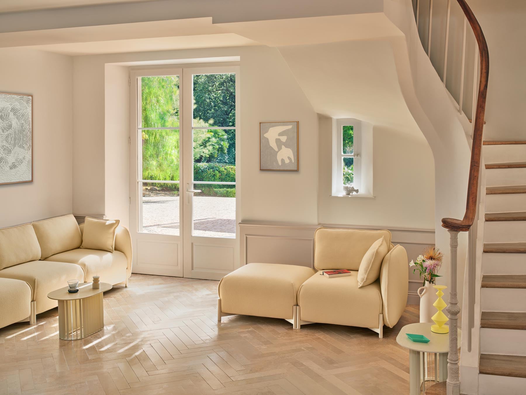 Modernes Sofa Linka LKS08P in ansprechendem Grauton, das durch seine elegante Form und zeitgemäße Ästhetik jeden Wohnraum bereichert.