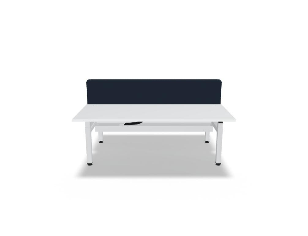 Doppelschreibtisch Ogi Drive Bench von Mdd in Honigeiche mit schwarzem Metallgestell und zweimotorigem Hubmechanismus.