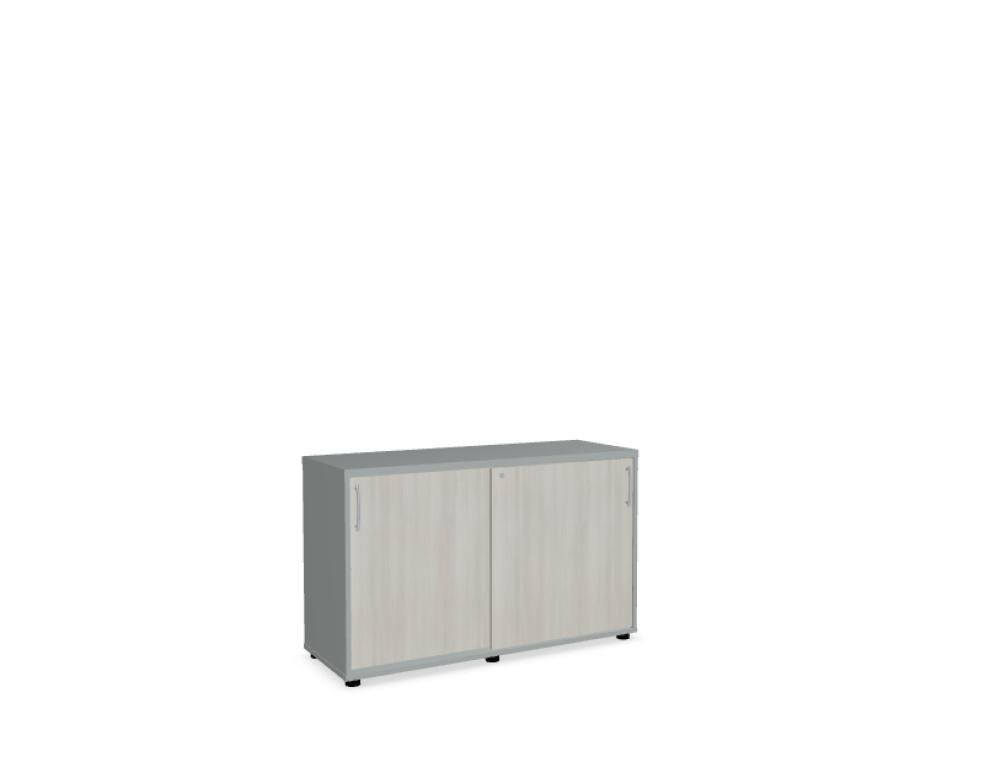 Schiebetürenschrank mit Front in Eiche Natur, Korpus und Bodenplatte in Weiss Pastell, aus Melaminplatten mit ABS-Umleimer gefertigt.