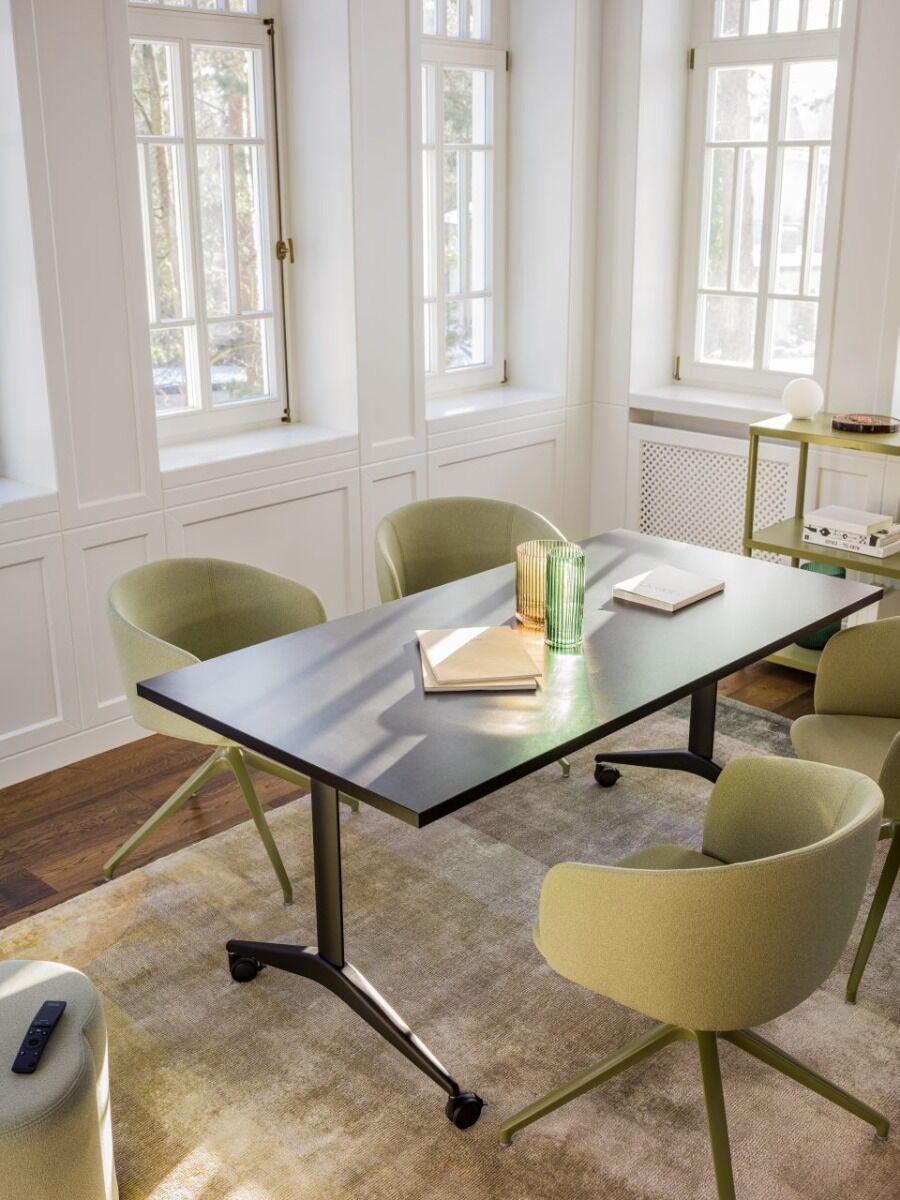 Eleganter Drehstuhl Grace GRP19 mit stilvollem Design und komfortabler Polsterung, ideal für Büro und Homeoffice.