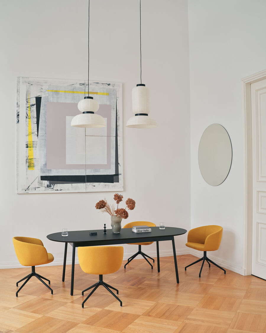 Eleganter Drehstuhl Grace GRP19 mit komfortabler Polsterung und schicker Drehbasis, ideal für moderne Arbeitsplätze und stilvolle Büros.