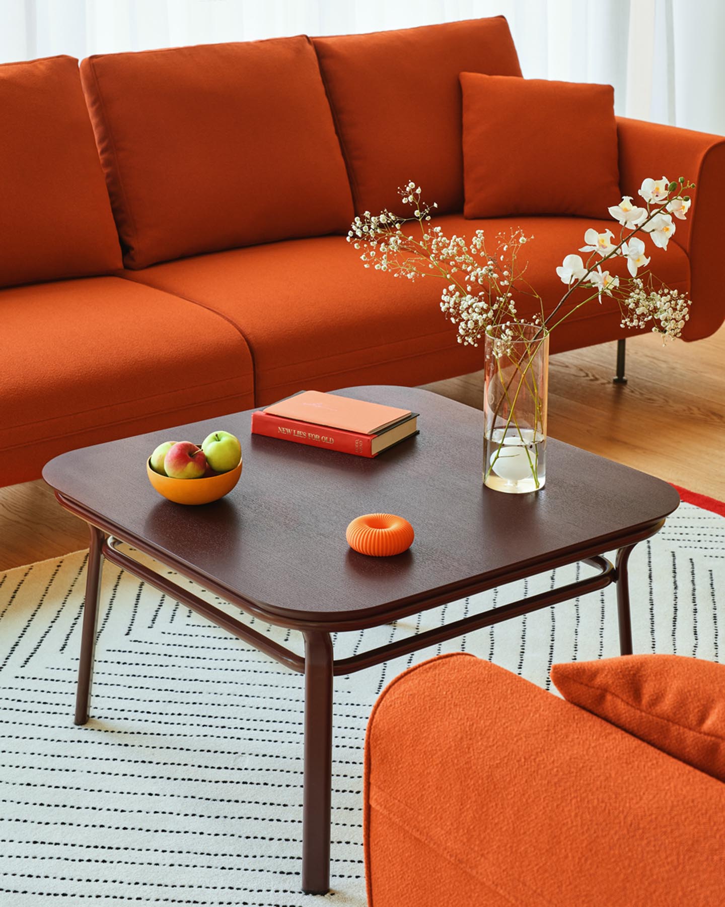 Eleganter Kaffeetisch Grace GR02S aus hellem Holz, perfekt für ein modernes Ambiente – verbindet Design und praktische Nutzung.