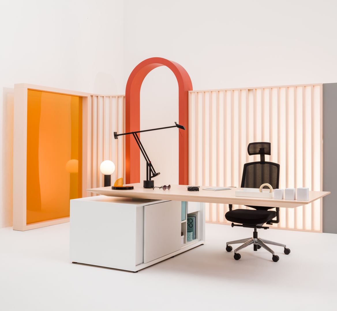 Moderner Chefschreibtisch Gravity GAV1P von Mdd, höhenverstellbar für ergonomisches Arbeiten und stilvolles Büroumfeld.