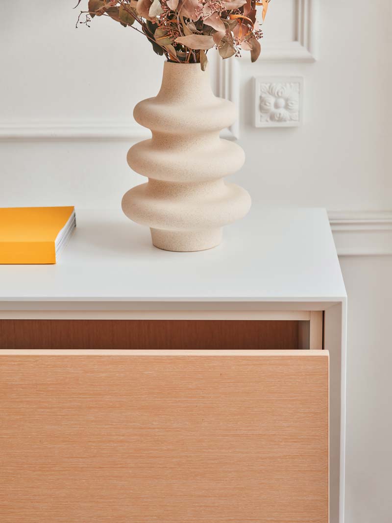 Moderner Büroschrank Gravity GAV17 von Mdd, kombiniert ansprechendes Design mit praktischen Stauraumlösungen für jedes Büro.