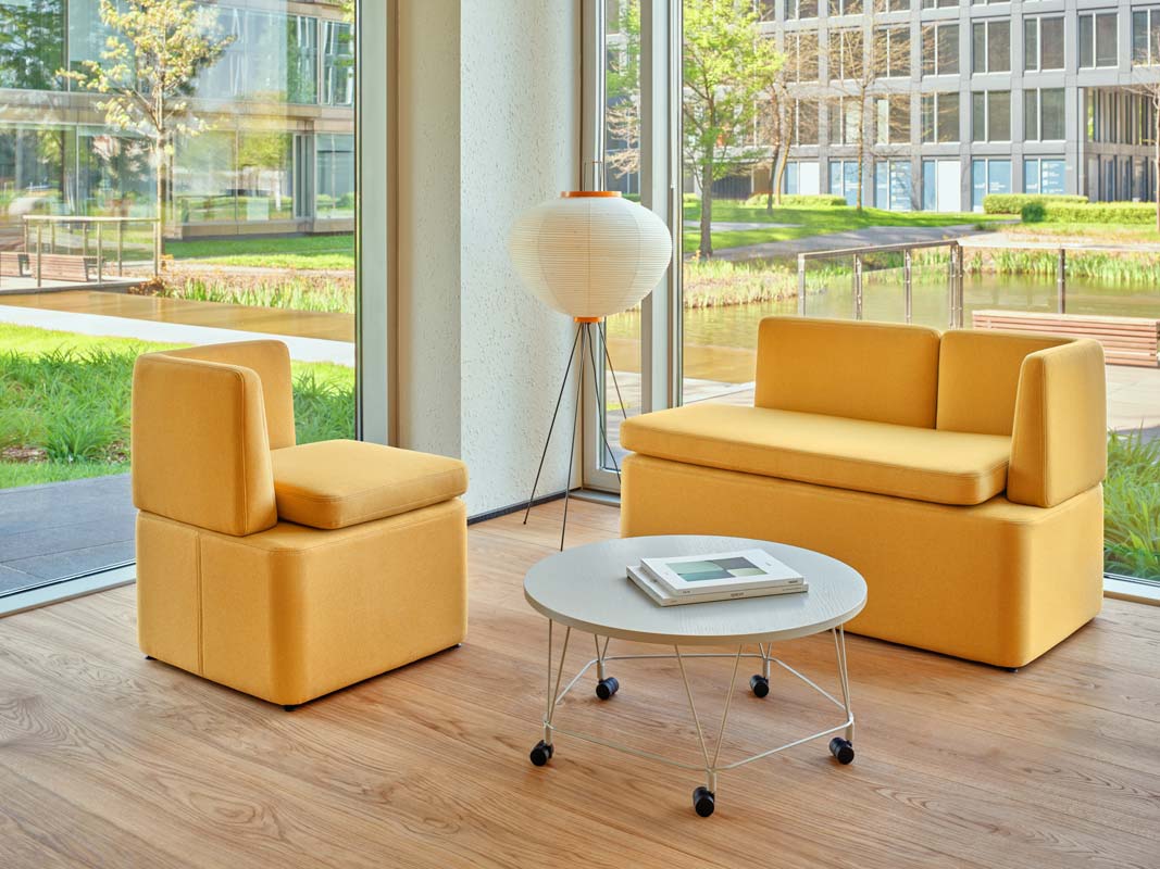 Elegantes, niedriges modulares Sofa Kaiva KAV6L in stilvollem Grau, ideal für individuelle Raumgestaltungen und komfortables Sitzen.