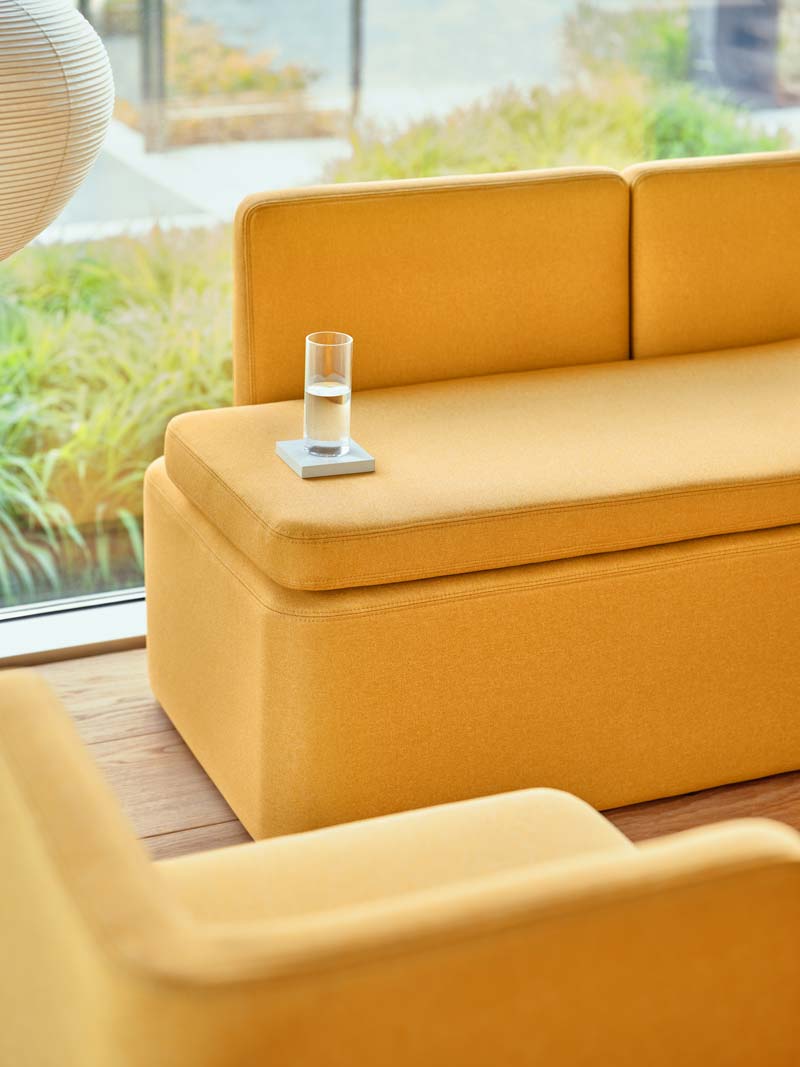 Modernes, flexibles Sofa Kaiva KAV6L in ansprechendem Grauton, perfekt für kreative Wohnkonzepte und entspannte Stunden.