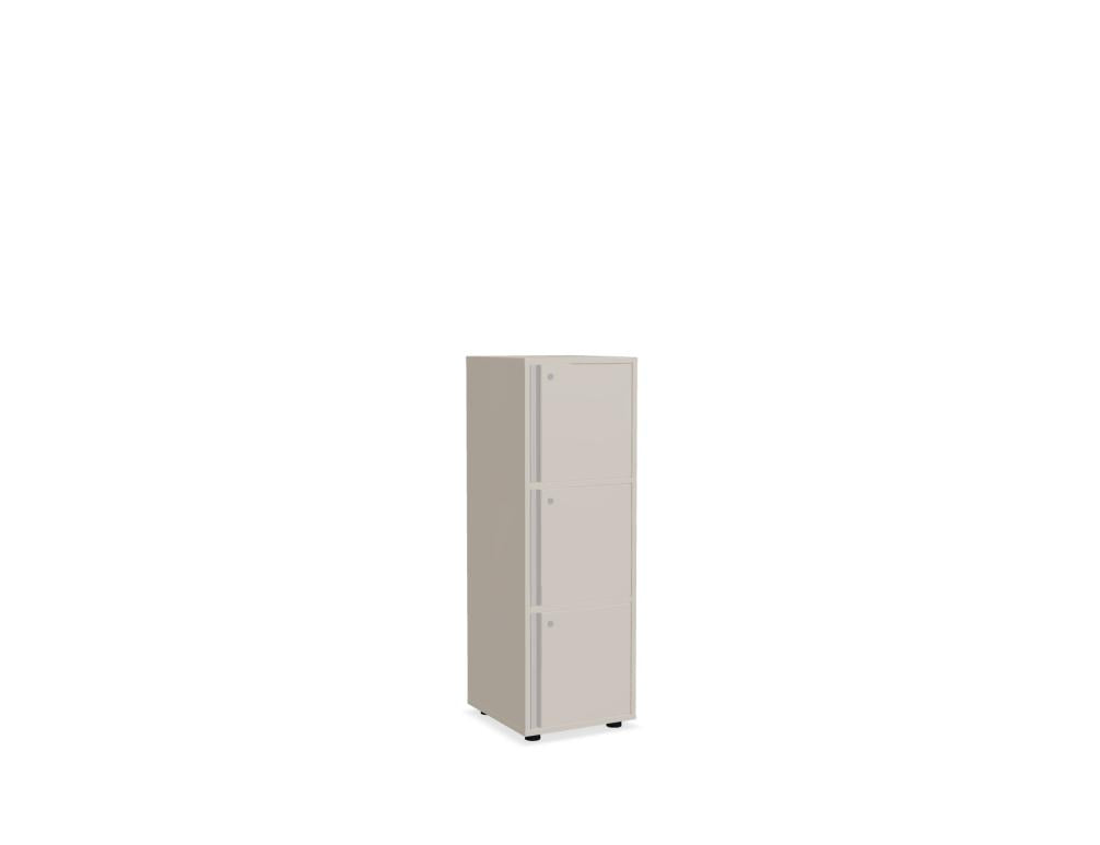 Roter matt lackierter Schliessfachschrank Locker Plus von Mdd aus Melaminplatte mit Aluminium-Kantengriffen und Patentschloss.