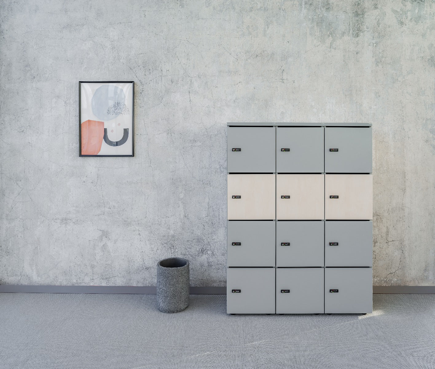 Moderner Schließfachschrank LOK14 in elegantem Hellgrau, perfekt für Büros und Umkleideräume, sorgt für effiziente Aufbewahrung und Ordnung.