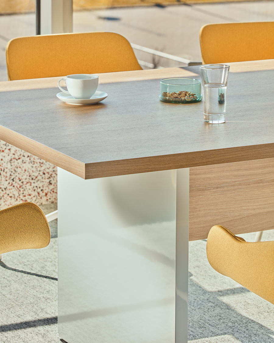 Moderner Mito MITM26 Schreibtisch von Mdd in stilvollem Holzdesign, ideal für kreative Büros und inspirierende Arbeitsplätze.