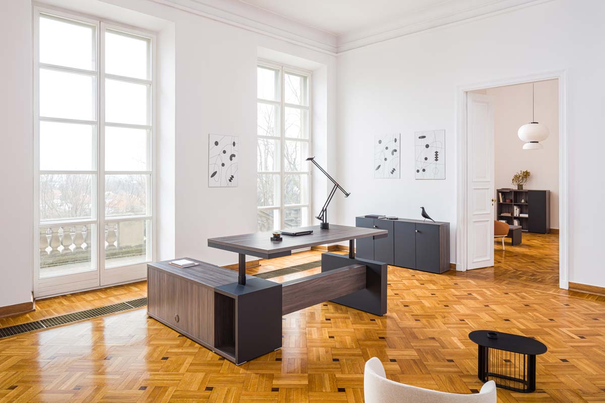Stylischer Büroschrank Mito MIT32 von Mdd, kombiniert Funktionalität mit einem zeitgemäßen Design und bietet großzügigen Stauraum für Ihr Büro.